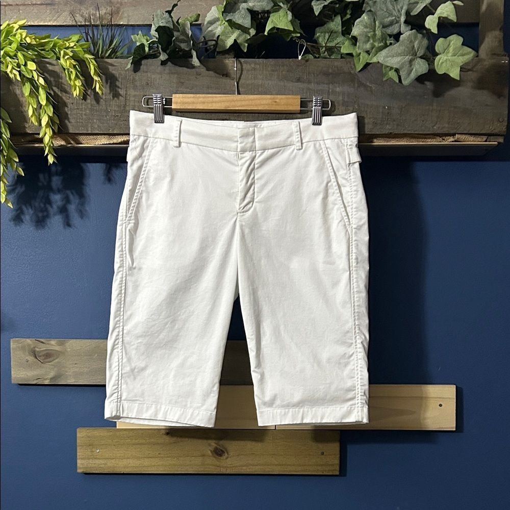 Vince Crisp White Side Buckles EUC Chino Bermuda Shorts Size 6 EUC